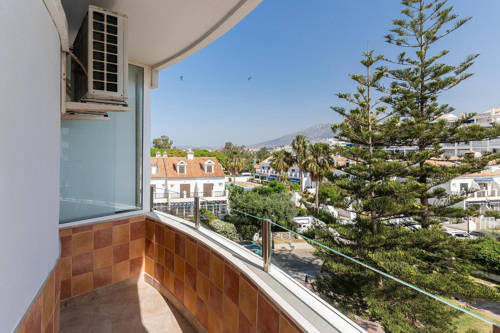 Blonzu Dominicana Fuengirola Buitenkant foto