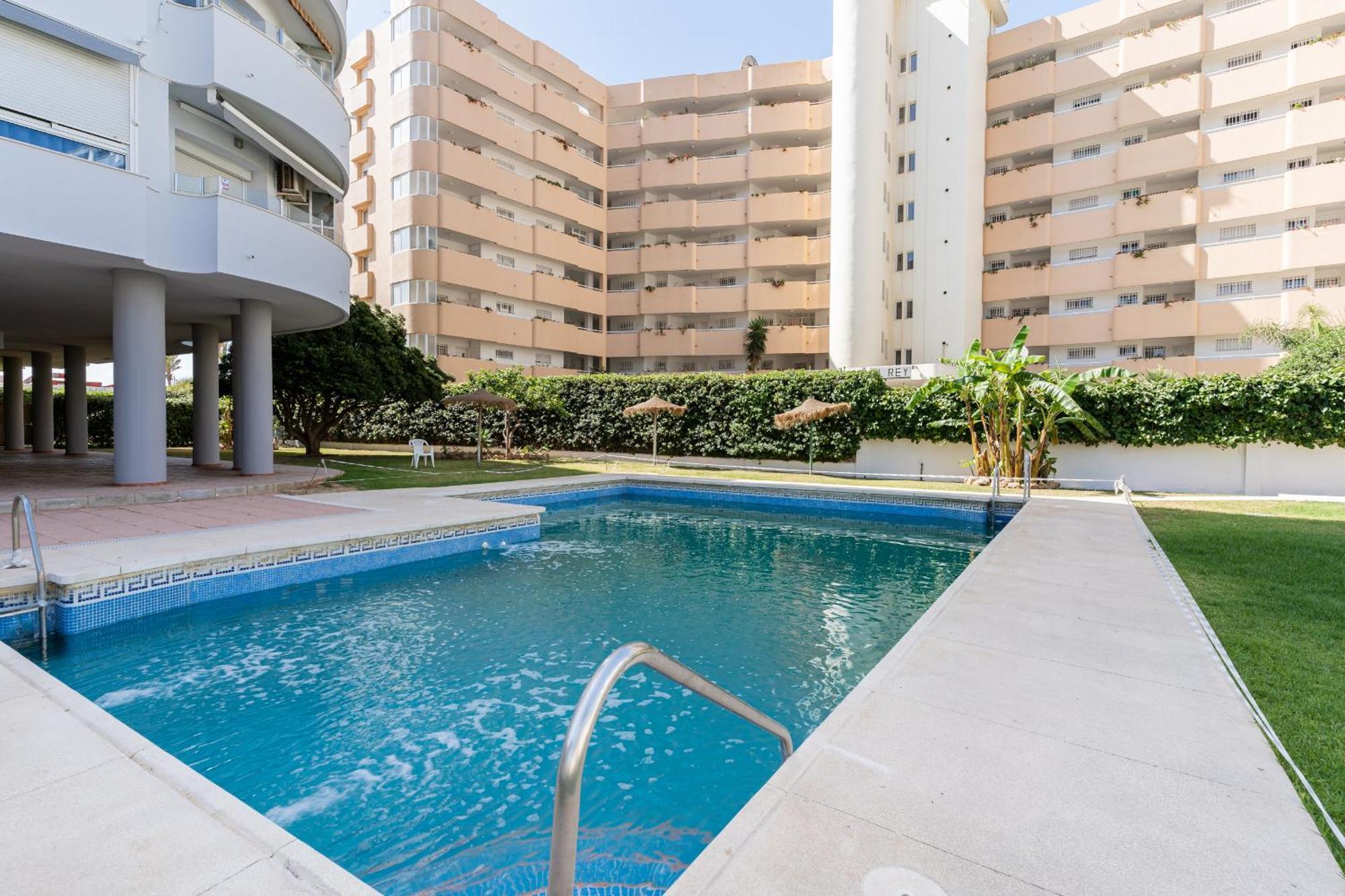 Blonzu Dominicana Fuengirola Buitenkant foto