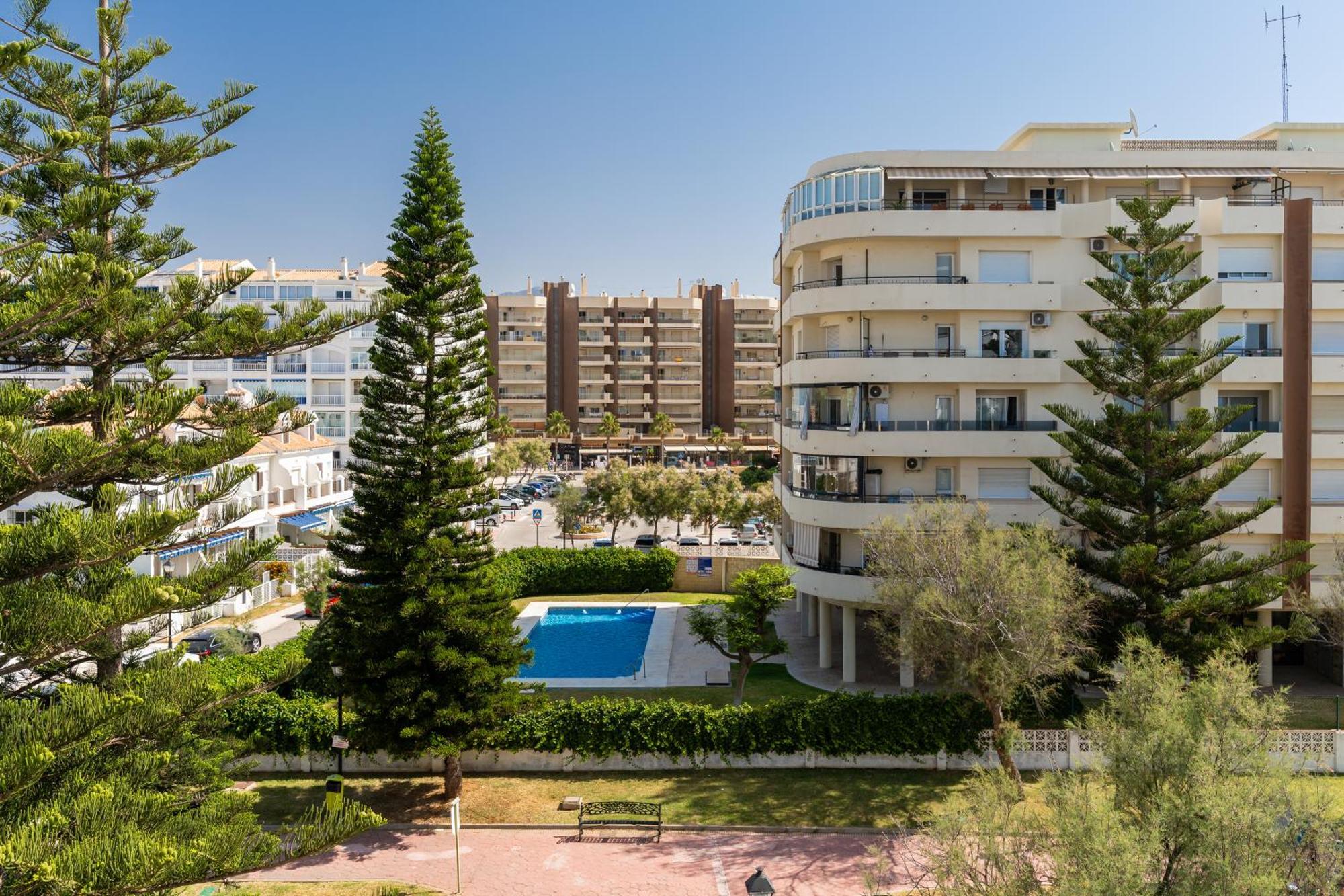 Blonzu Dominicana Fuengirola Buitenkant foto