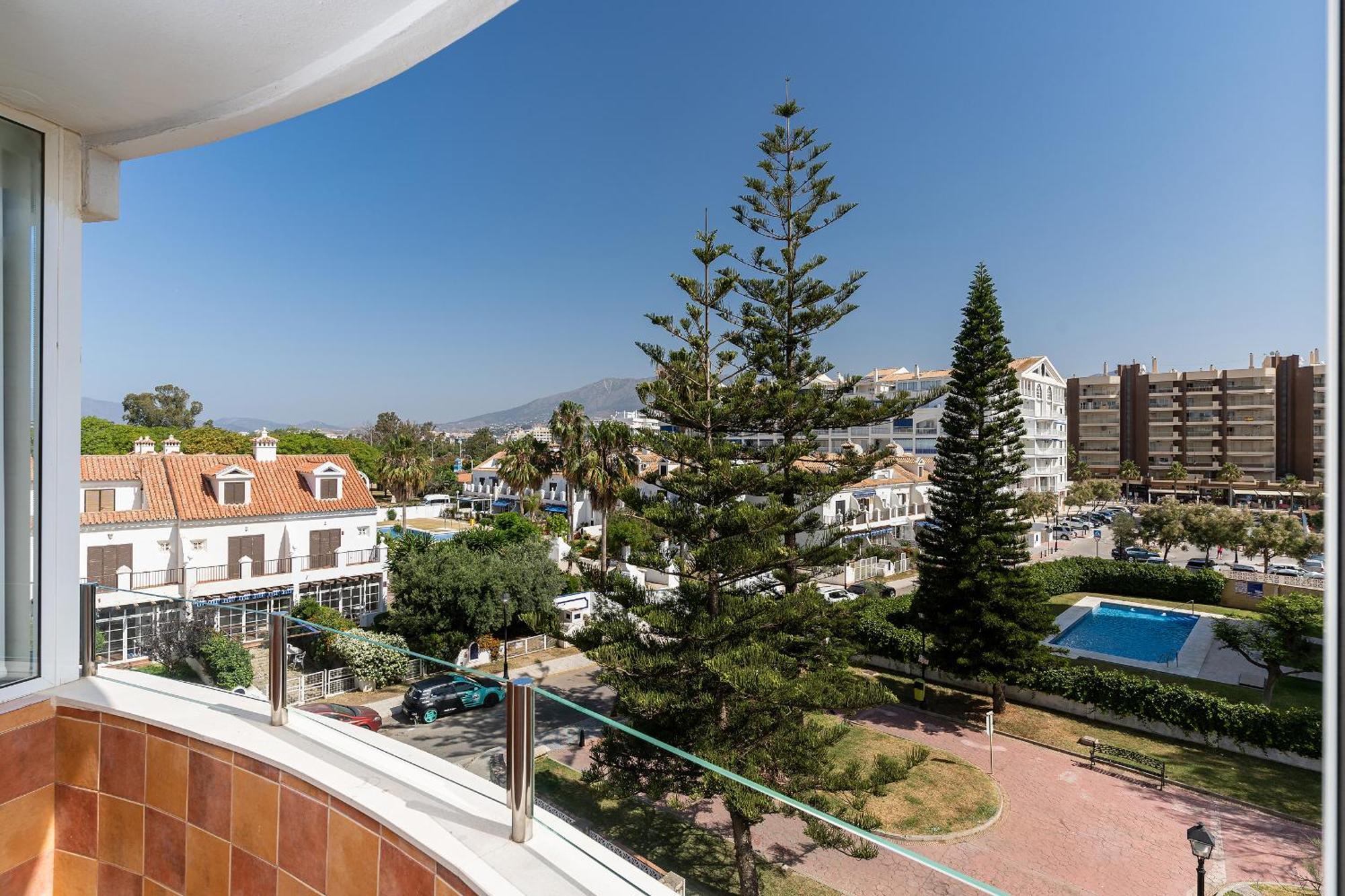 Blonzu Dominicana Fuengirola Buitenkant foto